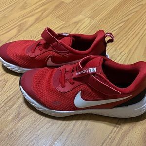 Nike air boys size 2Y